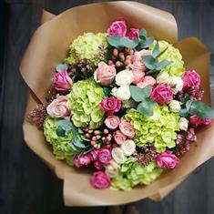 Luxury rose and hydrangeas